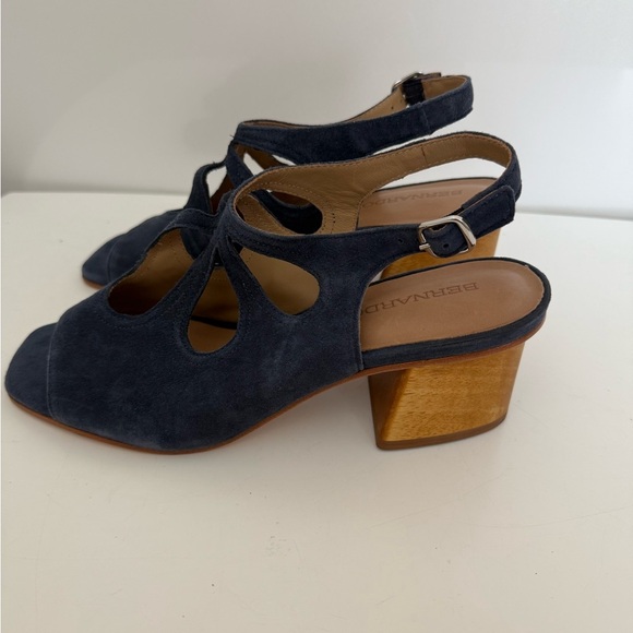 NWT Bernardo Navy Blue Suede Women's Heels size 7.5 - Picture 9 of 10